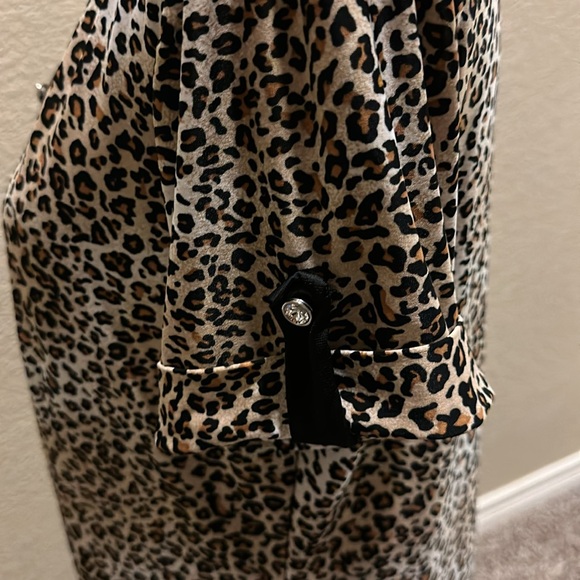 Womens leopard print short sleeve top, bling buttons, size L - Picture 5 of 7